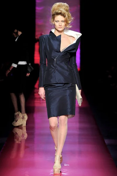 Look 9